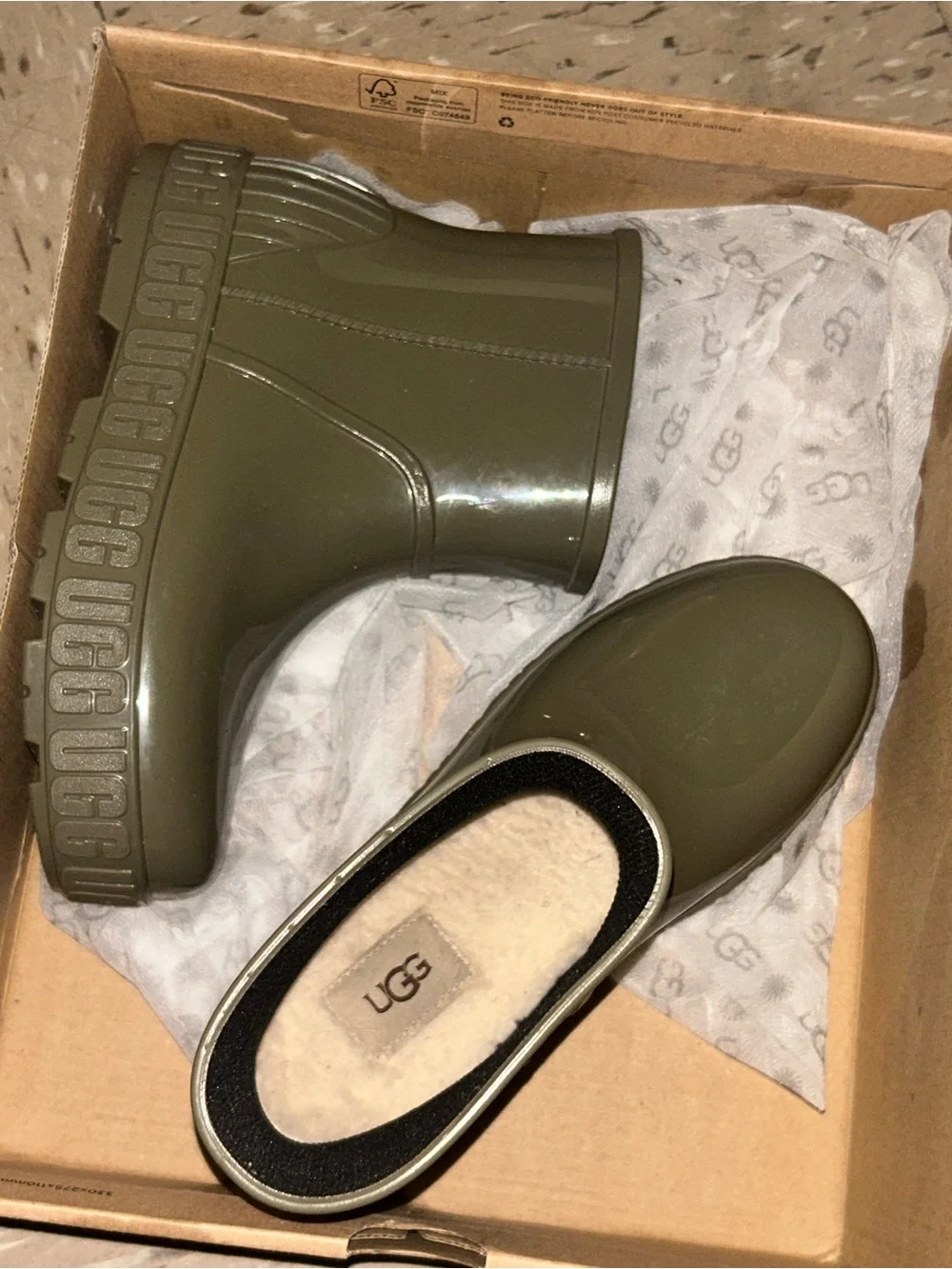UGG Women's Drizlita Waterproof Rain Boot size 7
